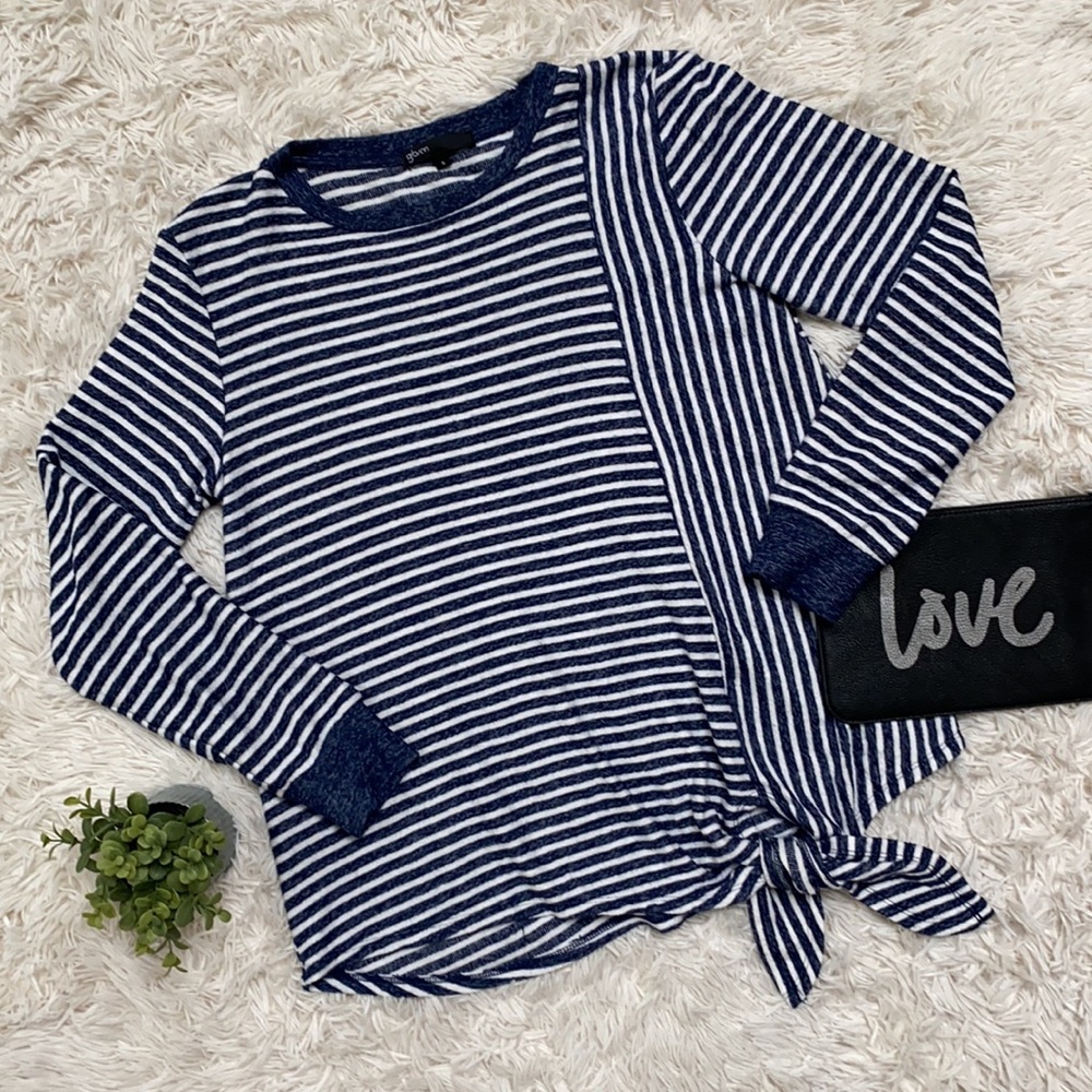 Gibson Side Tie LS Top 💗 Navy & White